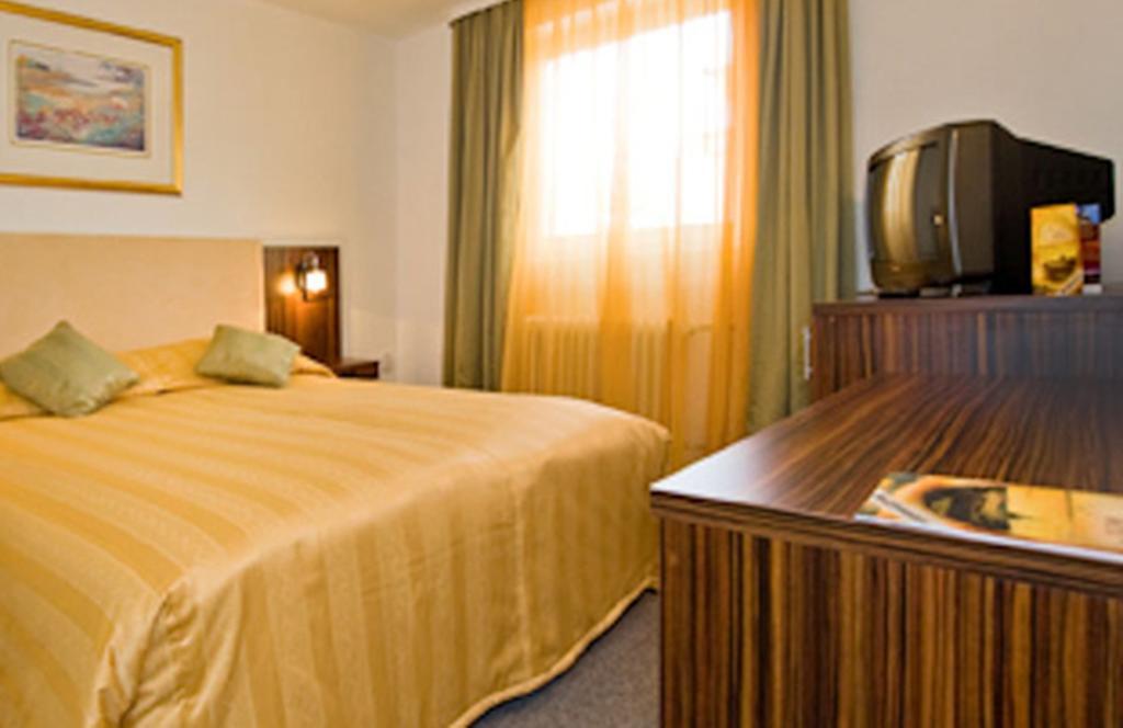 Hotel Rex Сігішоара Номер фото